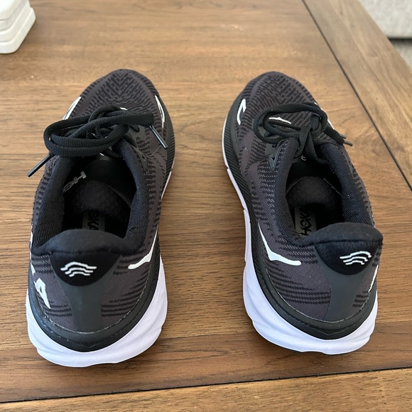 Hoka Black and White Clifton 9 Athletic Shoes - Picture 4 of 8